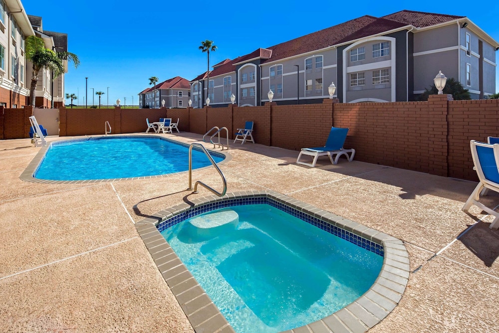 La Quinta Inn & Suites by Wyndham Pharr North McAllen 56/58