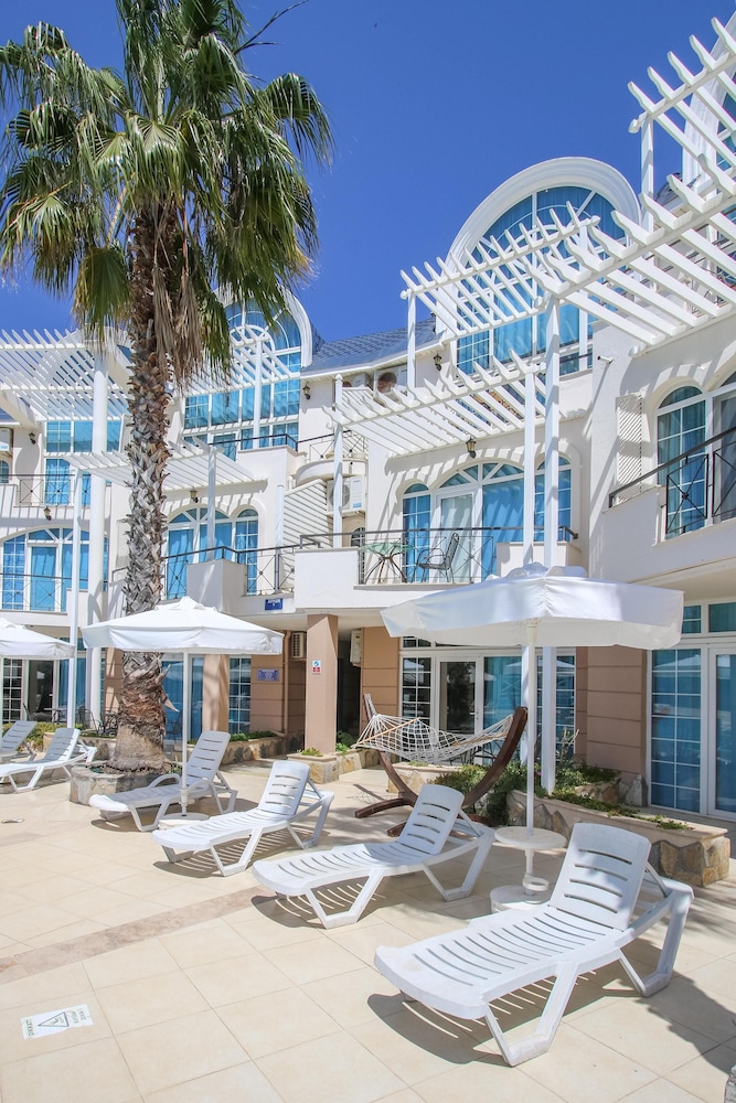 Seahorse Deluxe Hotel 57/66
