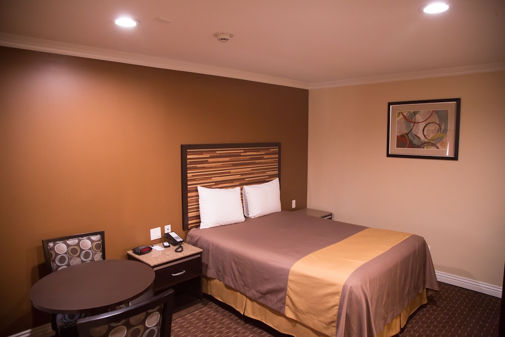 Diamond Bell Inn And Suites 9/54