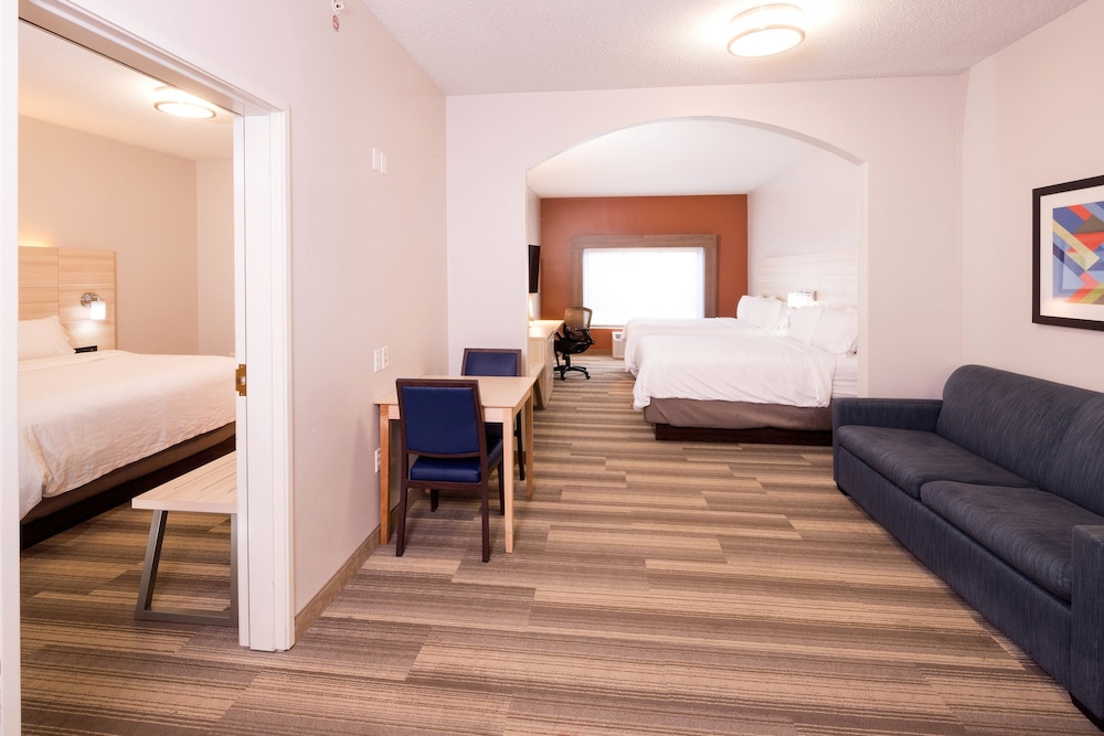 Holiday Inn Express Hotel Suites Grand Blanc 35/46