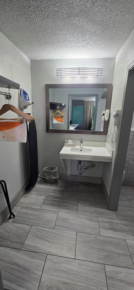 Quality Inn & Suites Cartersville South 24/29