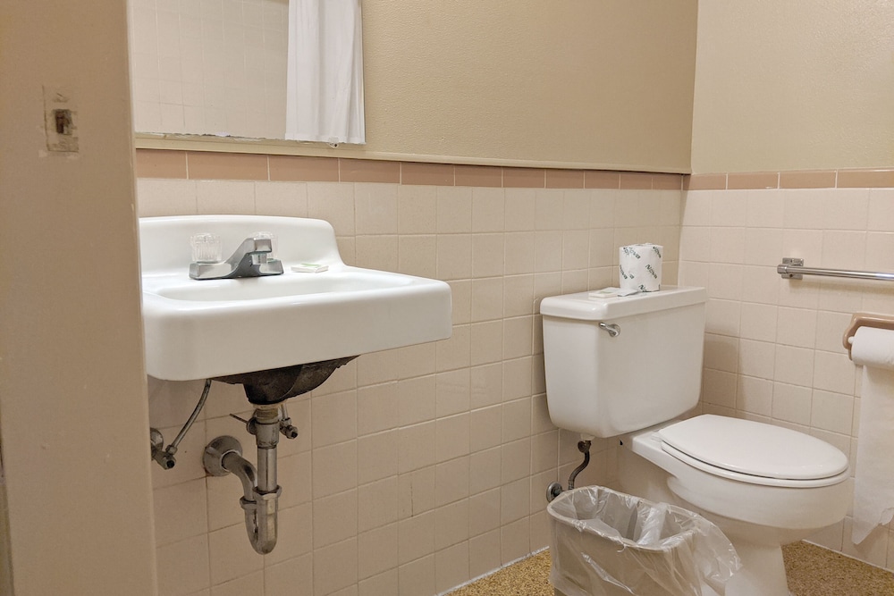 Americas Best Value Inn Vandalia 19/35