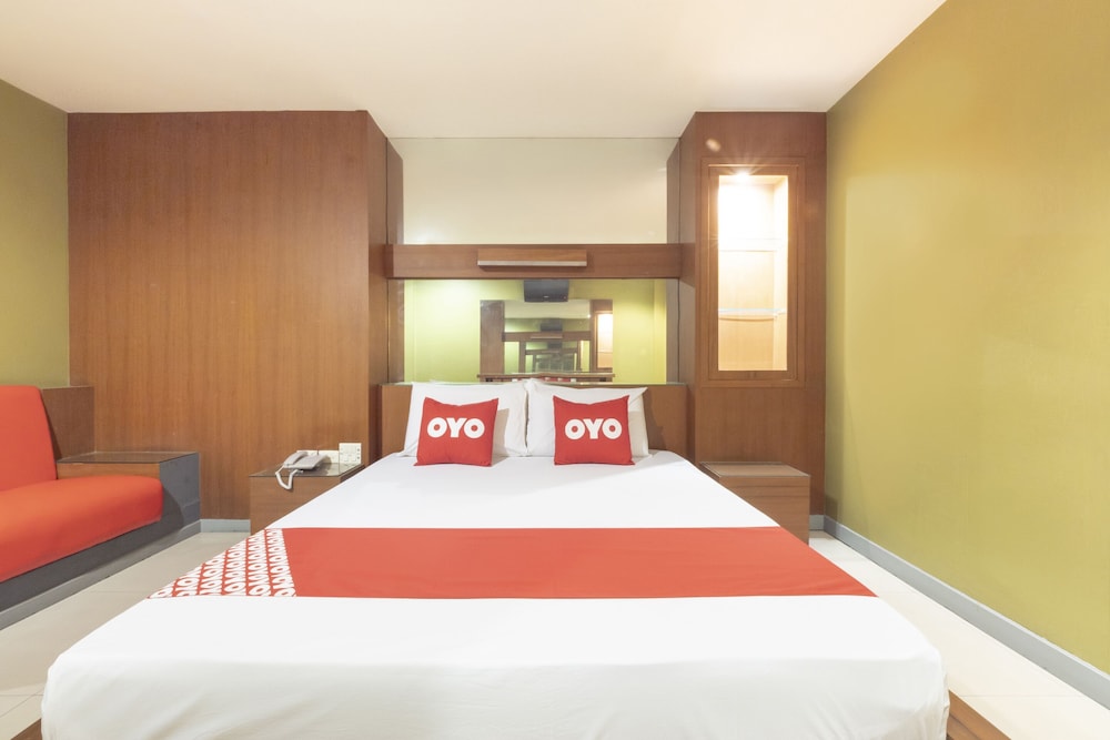 OYO 75382 Chonburi Hotel 22/42