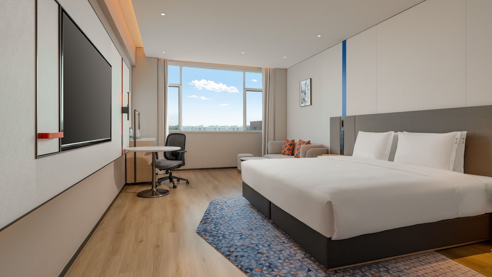 Standard, King Bed, Extra Floor Space