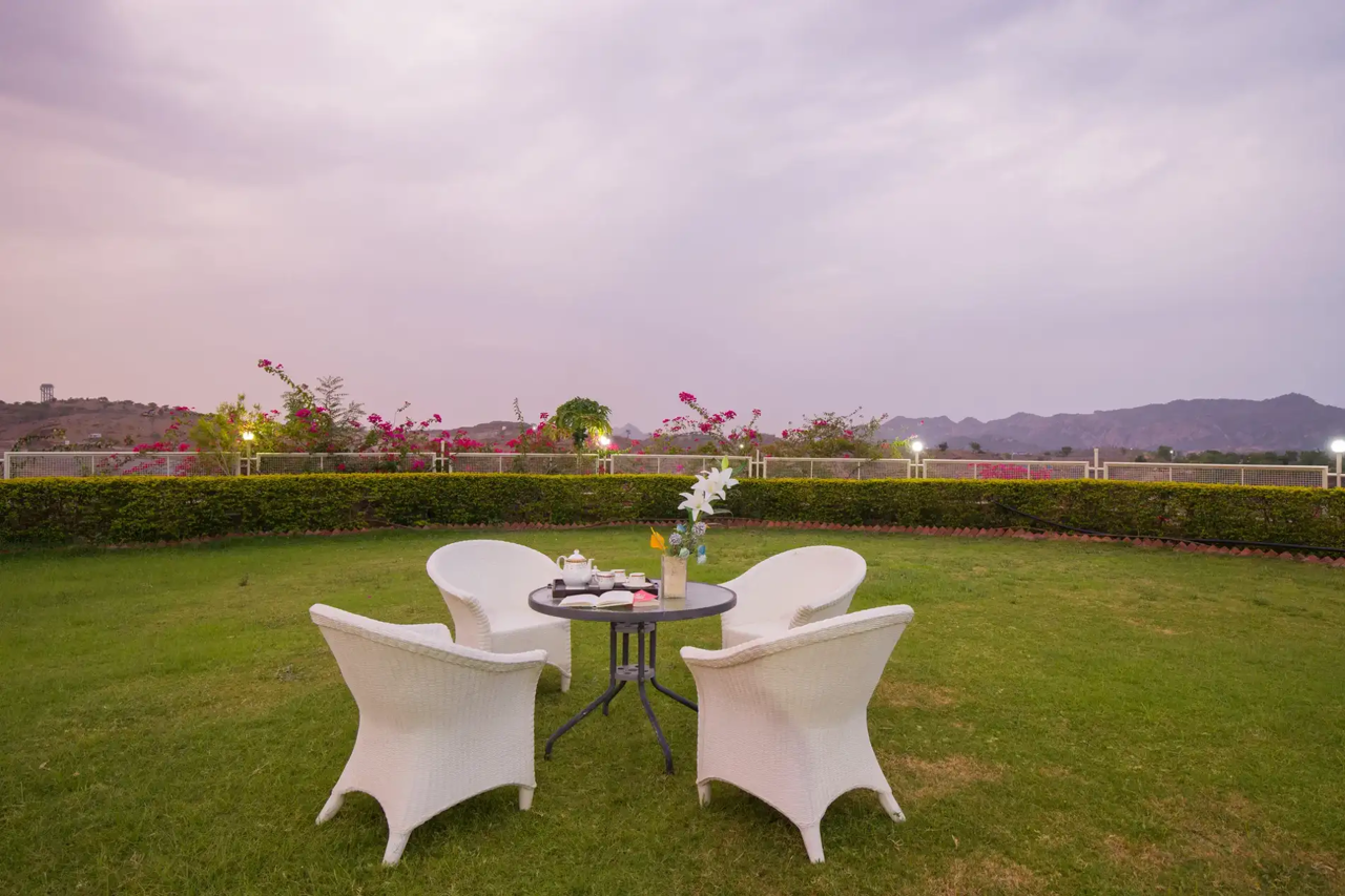 ELIVAAS Shourya Celesta 3 BHK with Pvt Pool 22/29