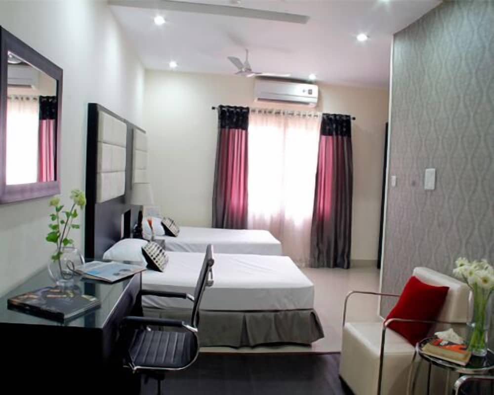 Hotel At Home Suites 15/40