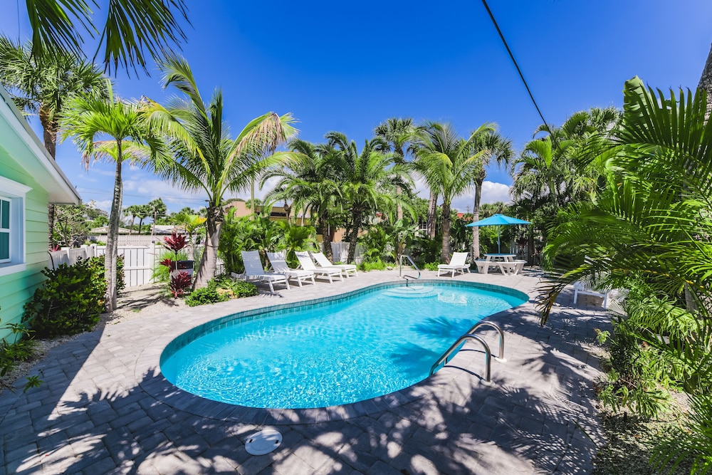 Tropical Breeze Resort 68/77