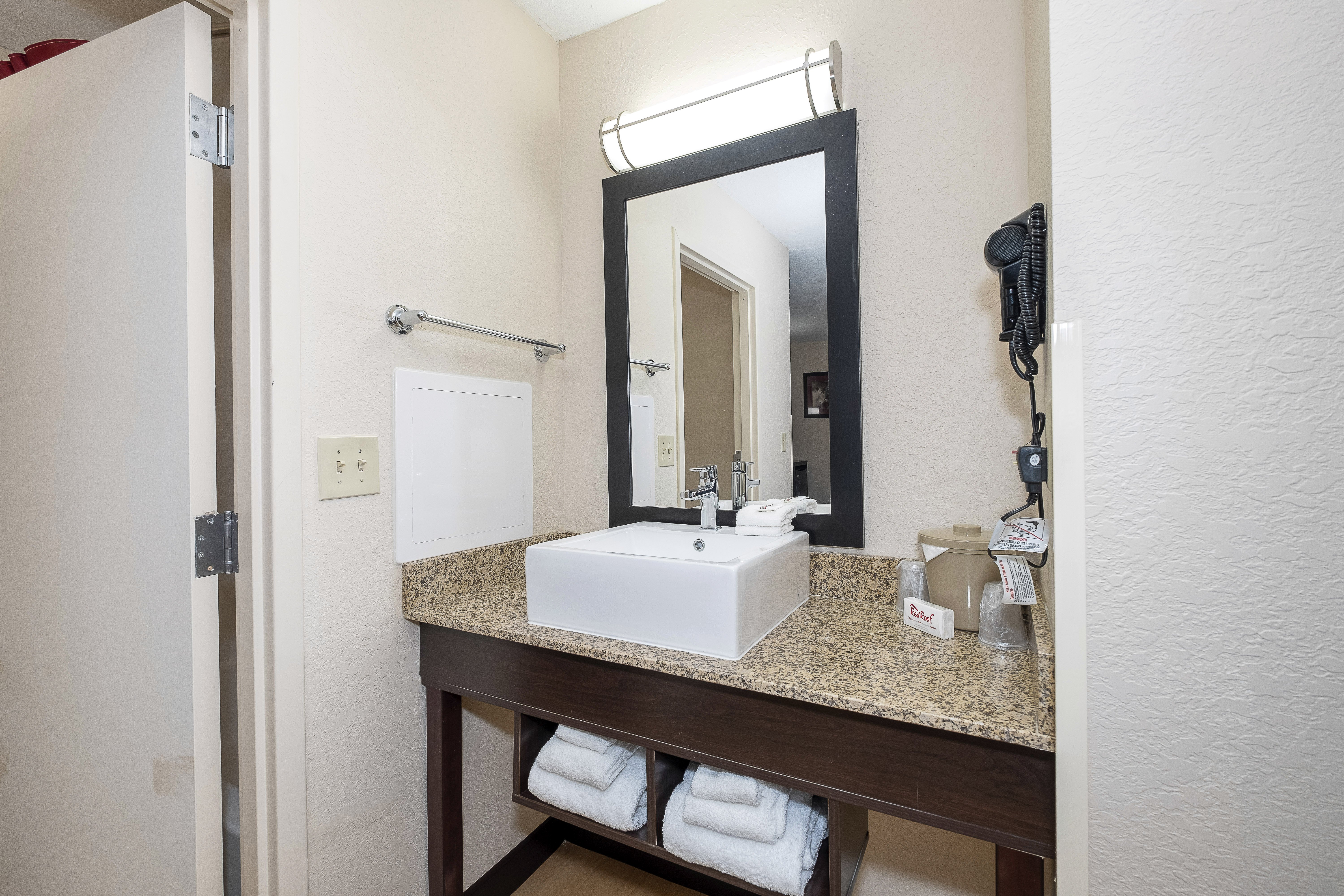 Premium, Suite, King Bed, Red Roof PLUS Jacksonville - Southpoint 5/6
