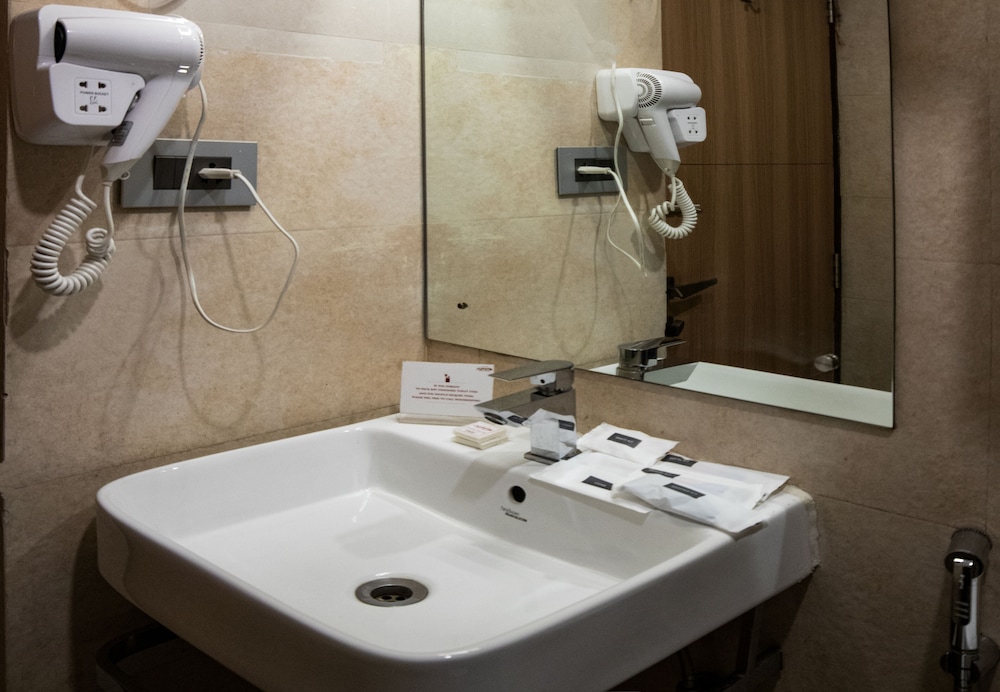 Summit Swiss Heritage Hotel 66/72