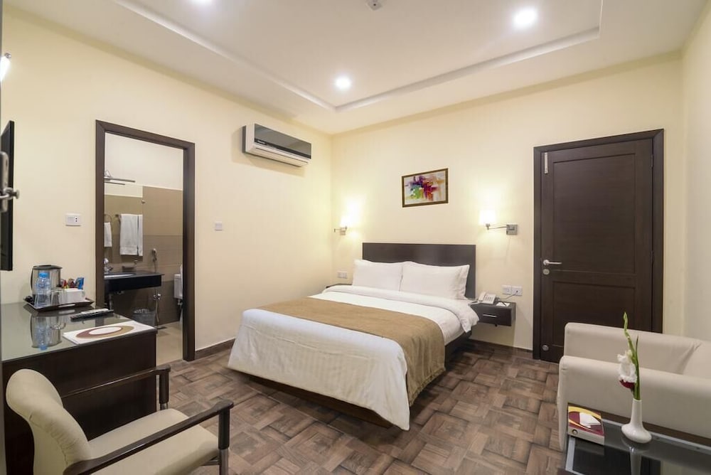 Hotel One Sahiwal 18/50