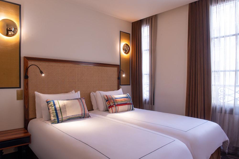LA MÔME, TWIN BEDS