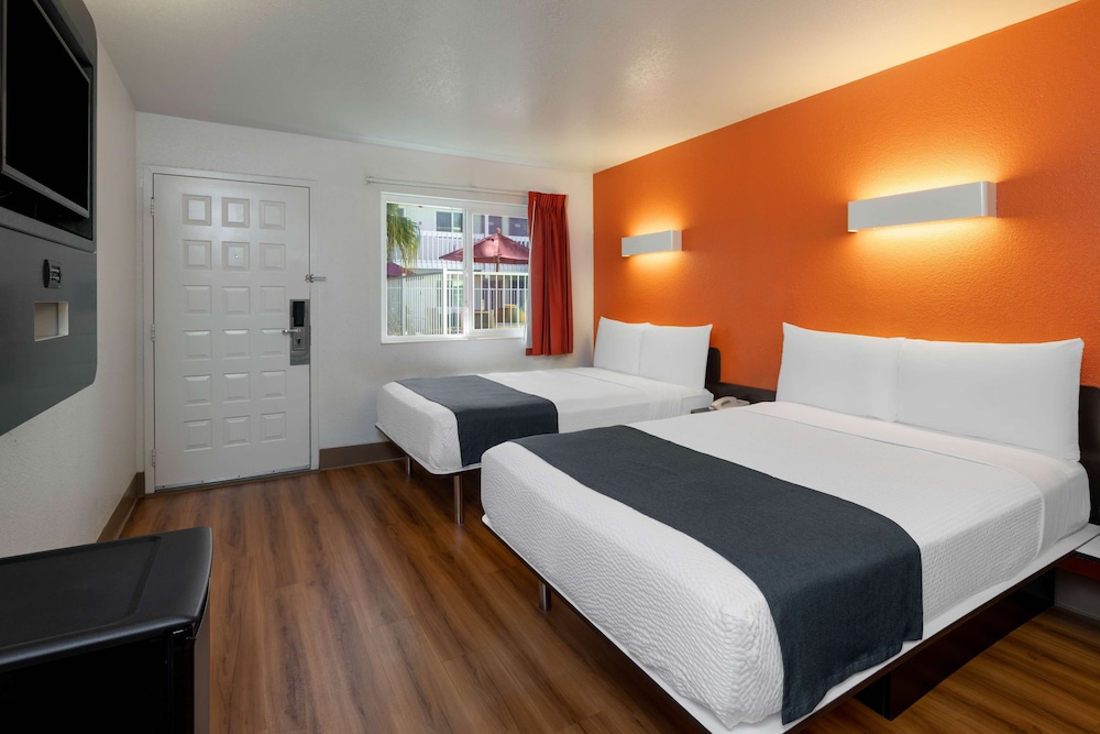 Motel6 Carpinteria CA Santa Barbara South 30/62