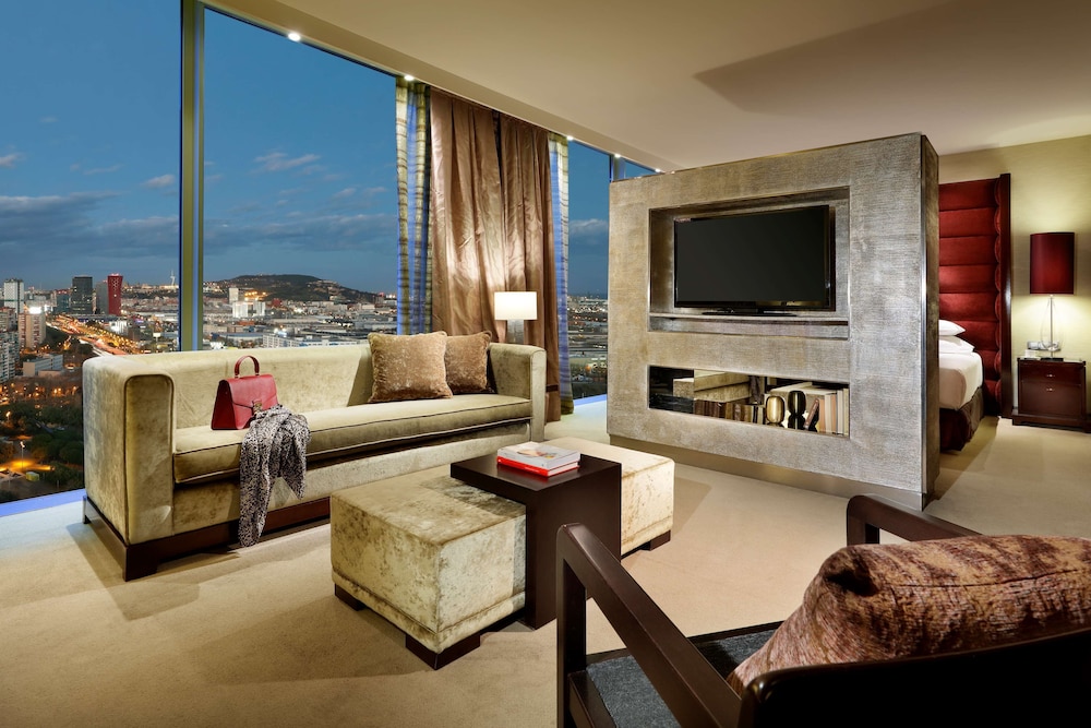 Hyatt Regency Barcelona Tower 45/82