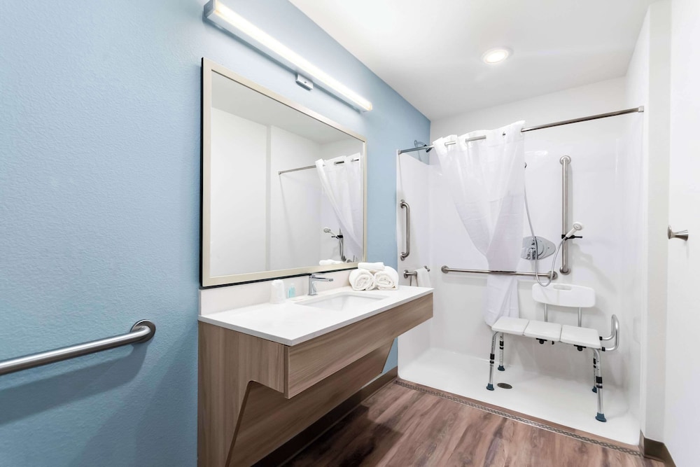 WoodSpring Suites Pensacola West 26/28