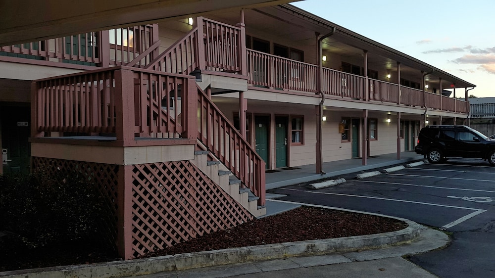 Mountain Valley Inn Dillard 3/62