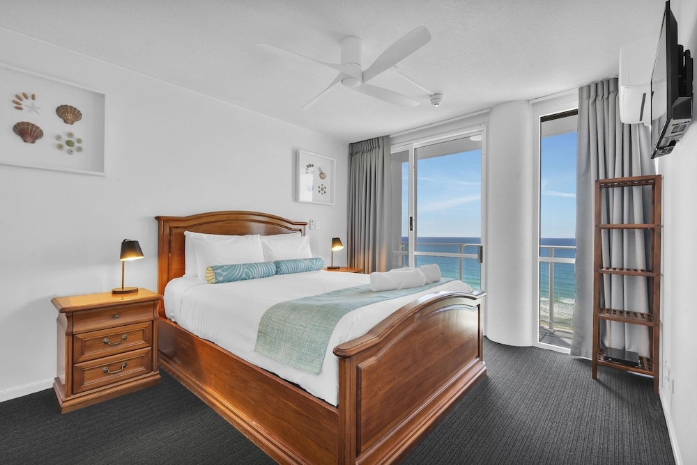3 Bedrooms, Tower, Premium, 1 Queen and 3 Single Beds, Ocean View