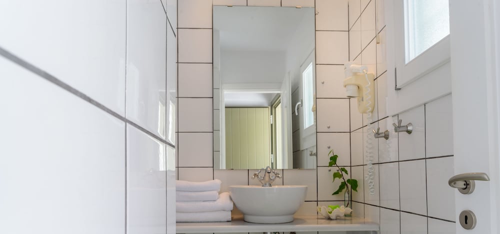 1 BEDROOM, JUNIOR SUITE, STUDIO