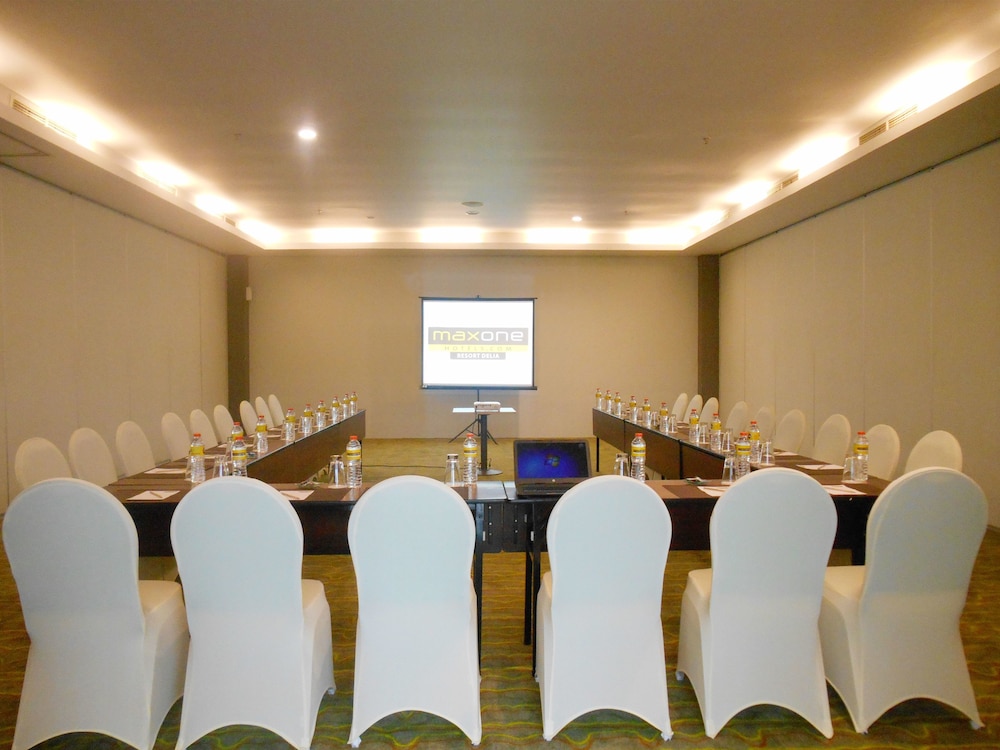 MaxOneHotels.com at Resort Makassar 44/57