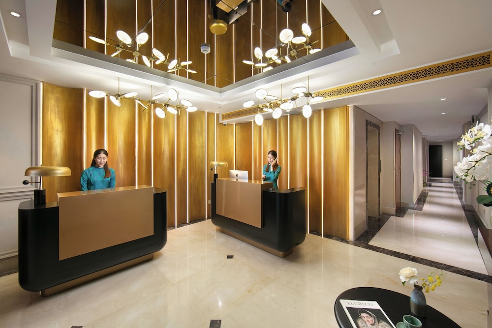 Le Premier Hotel & Rooftop Bar 8/50