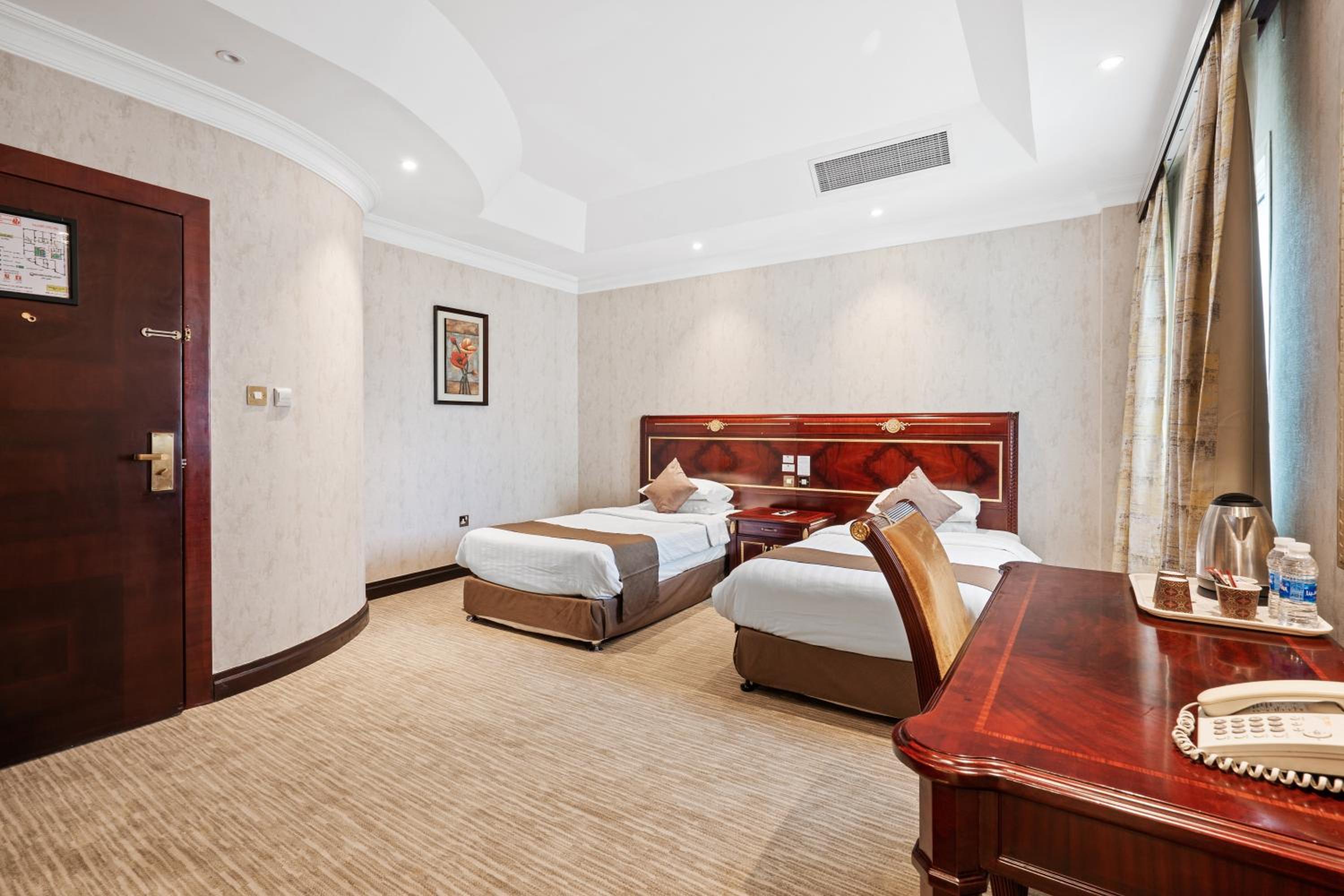 Chairmen Hotel 12/50