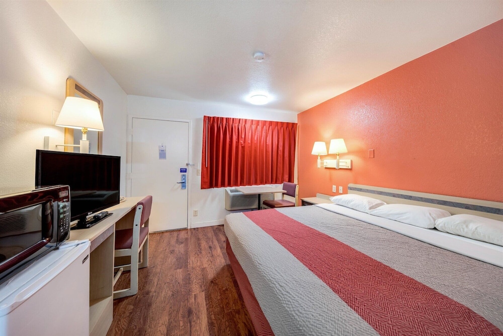 Motel6 Greenville, TX 24/45