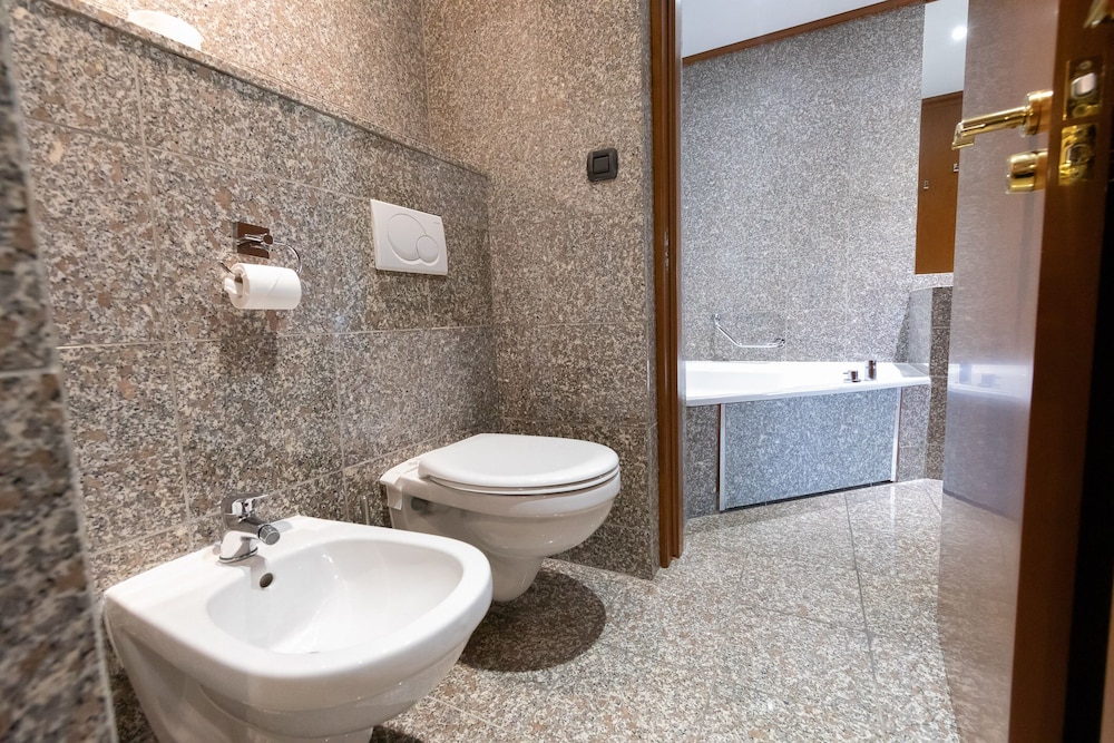 Hotel Goldstar Resort And Suites 46/50