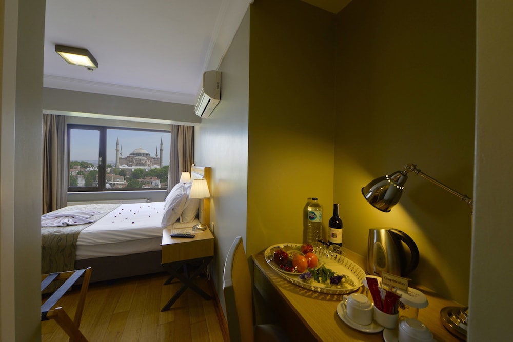 Agora Life Hotel Istanbul 50/50