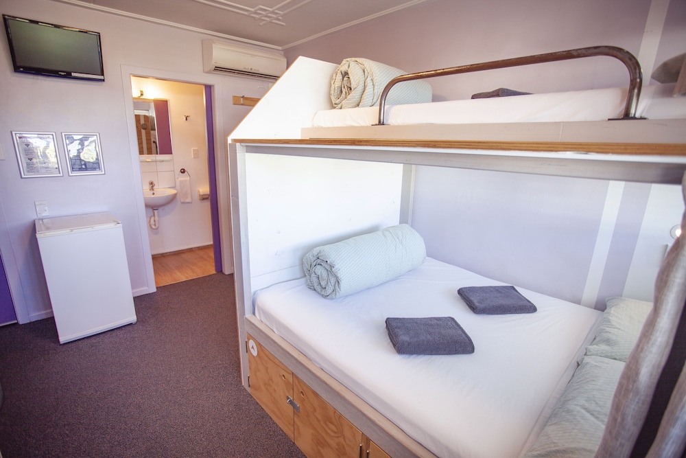 Absoloot Queenstown Backpackers 11/50
