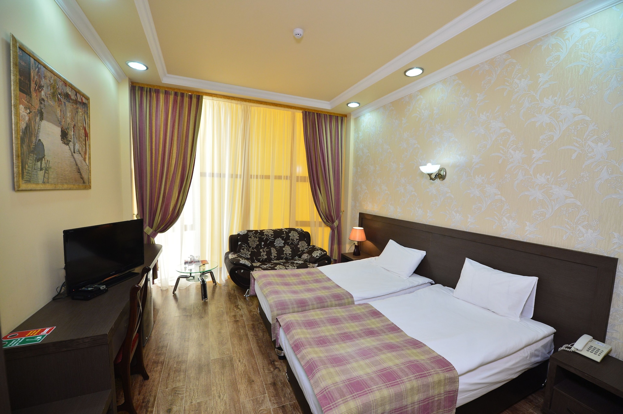 ROOM, TWIN BEDS