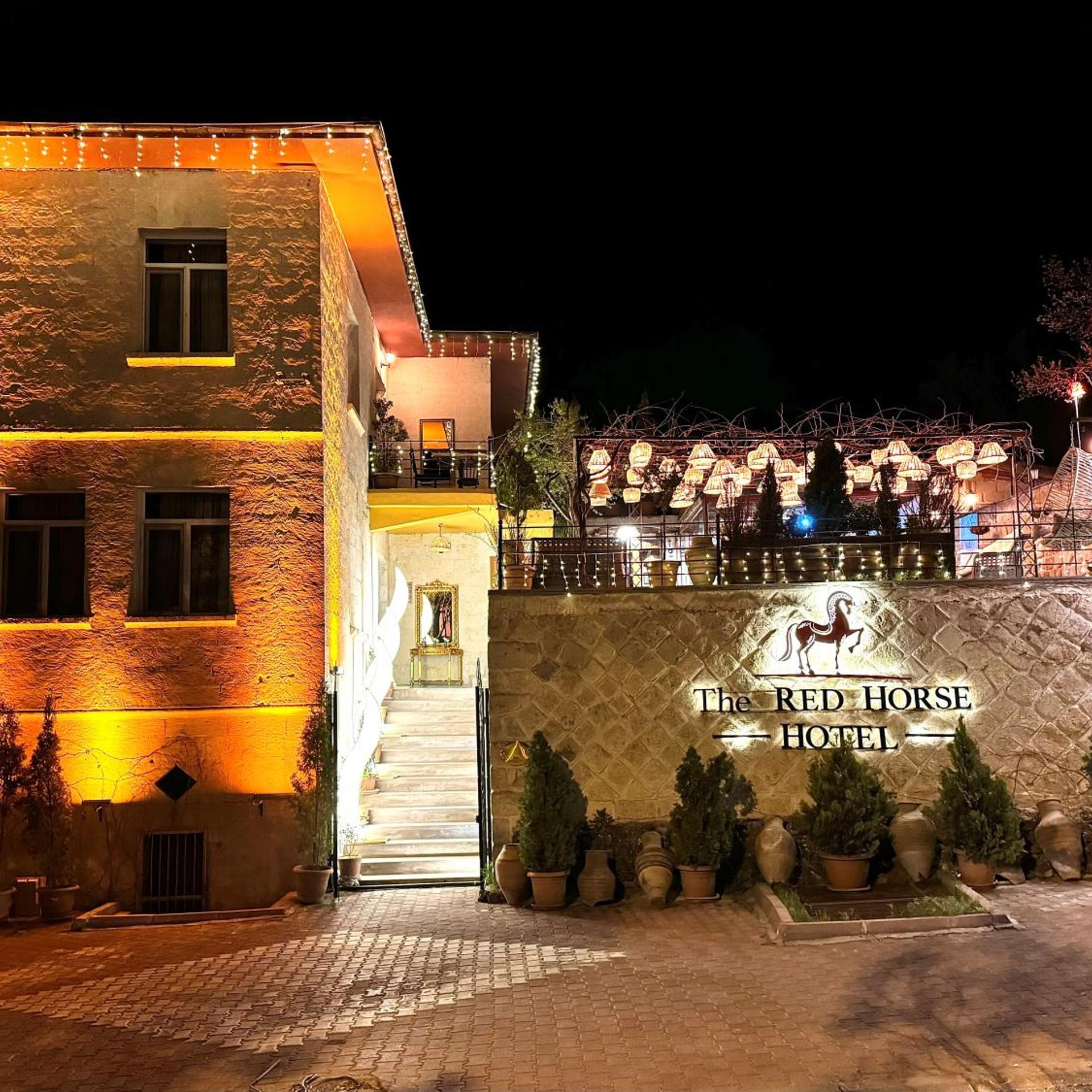 The Red Horse Hotel 2/50