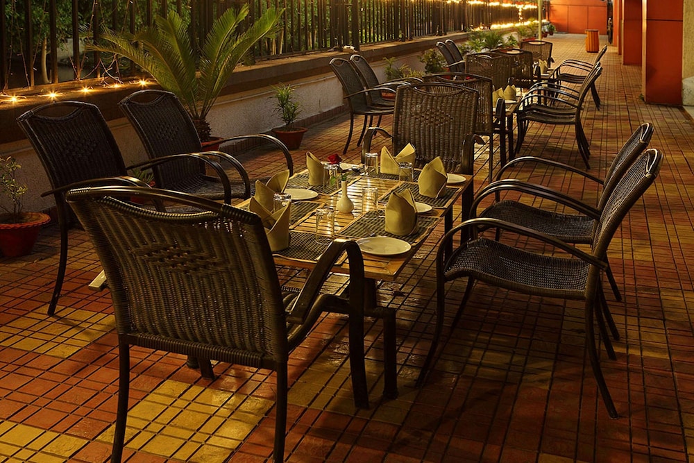 Le Lac Sarovar Portico 43/56