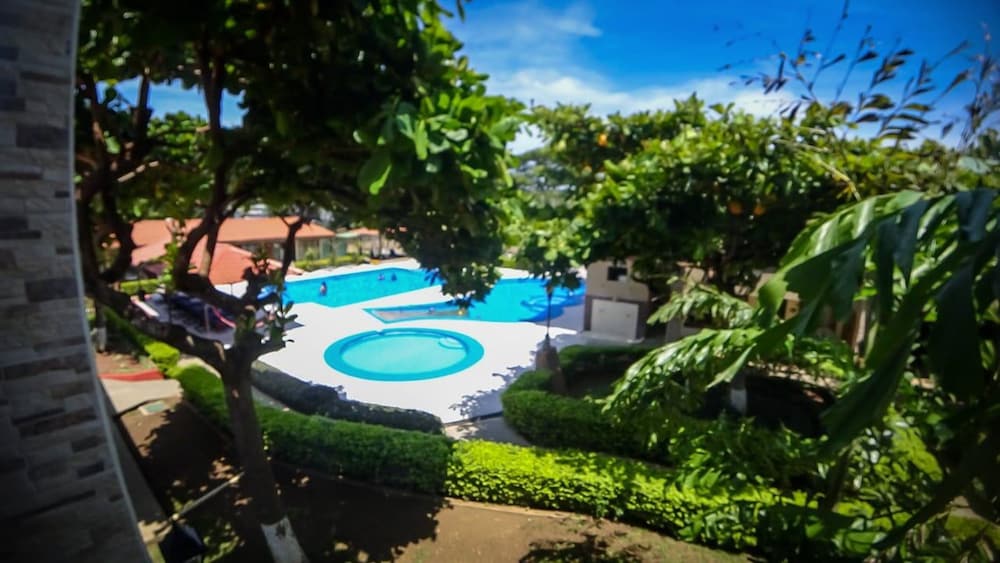 Hotel And Villas Huetares 29/50