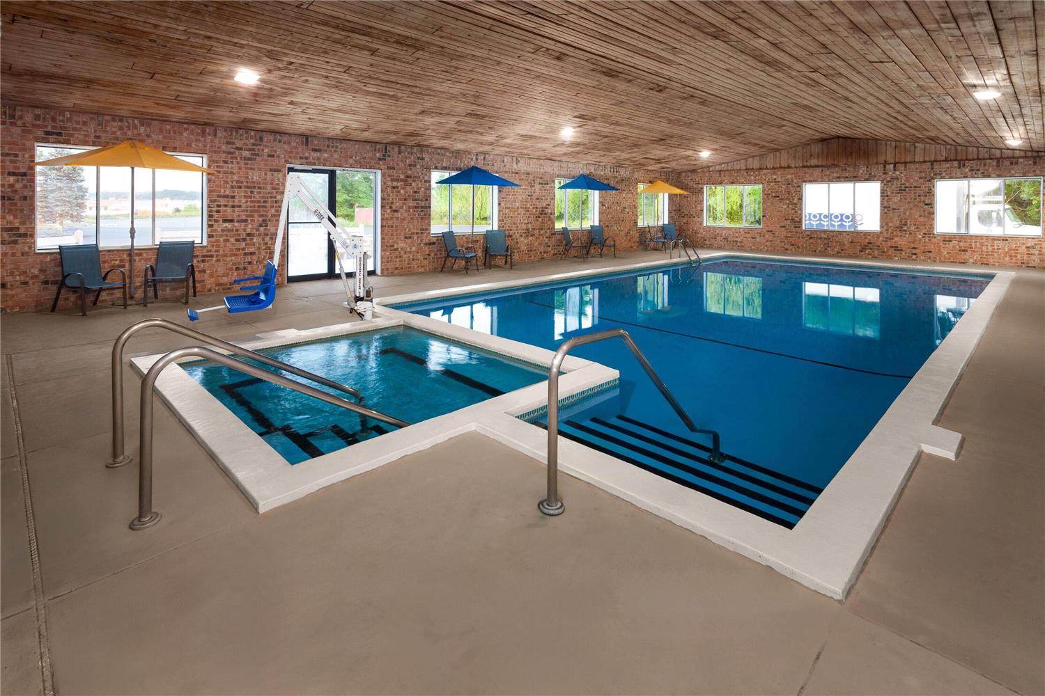 Baymont by Wyndham Manistee 25/42