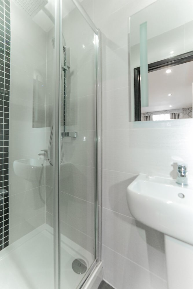 Imperial Court Suites 54/59