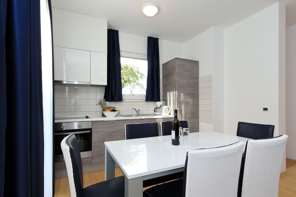Sunnyside Apartments Petrcane 28/50