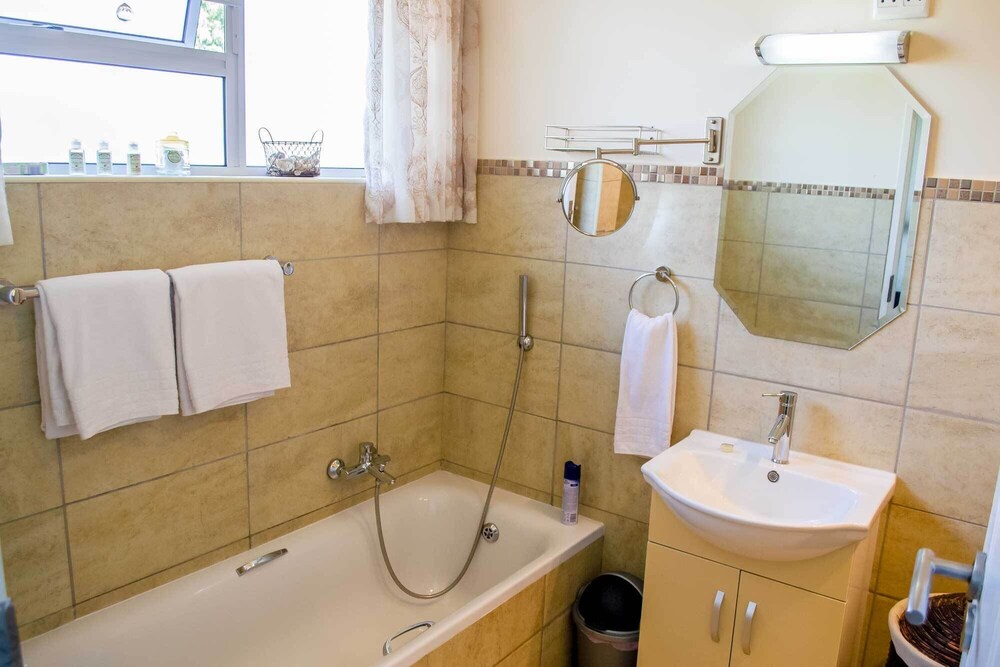 Amohela Guesthouse 29/38