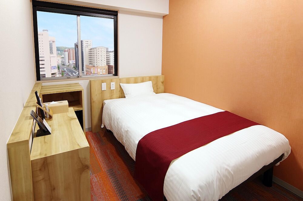 ROOM, SINGLE