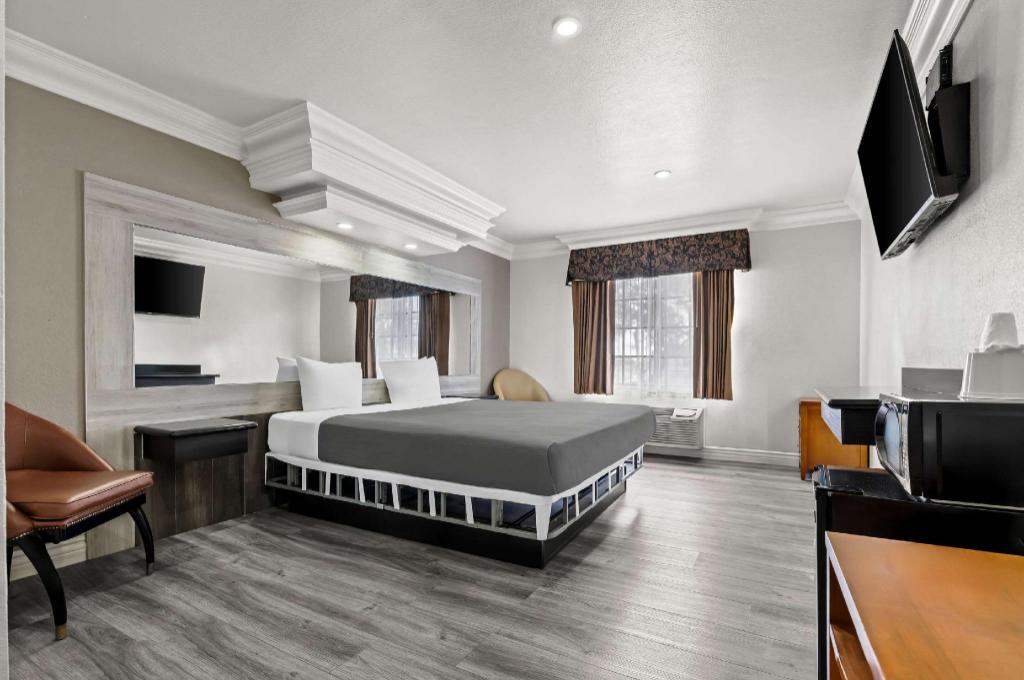 Room, King Bed, Smoking