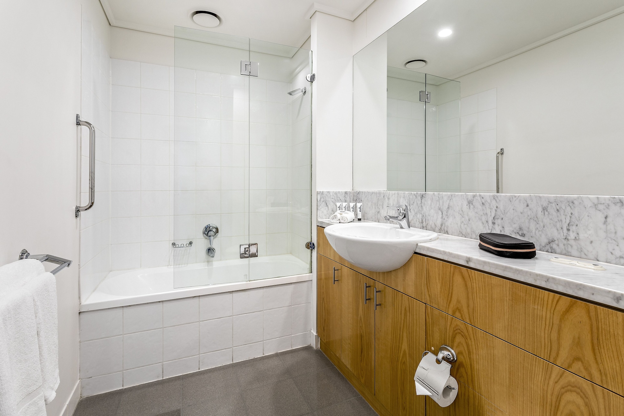 2 Bedrooms, Executive, Apartment, Queen and Twin Beds, 2 Bathrooms 10/10