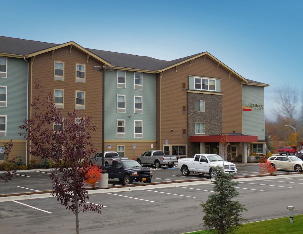 Ledgestone Hotel Elko 44/50