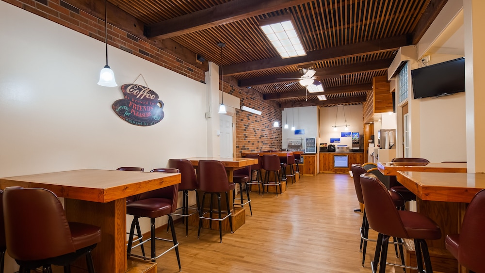 Sturgis Lodge & Suites, Travelodge by Wyndham 34/36