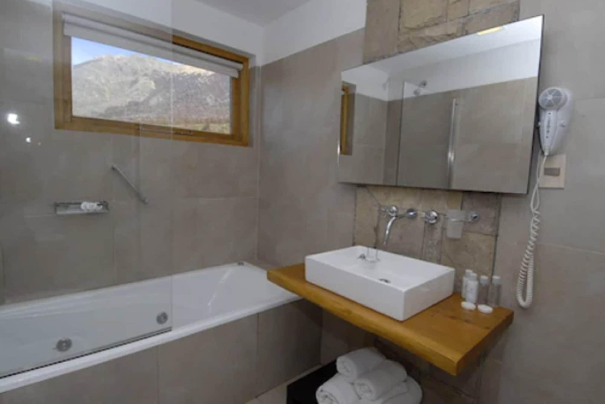 4 Bedrooms, Deluxe, Luxury, Residence, 4 Beds, Mountain View, 3 Bathrooms، GALILEO BOUTIQUE HOTEL 3/3