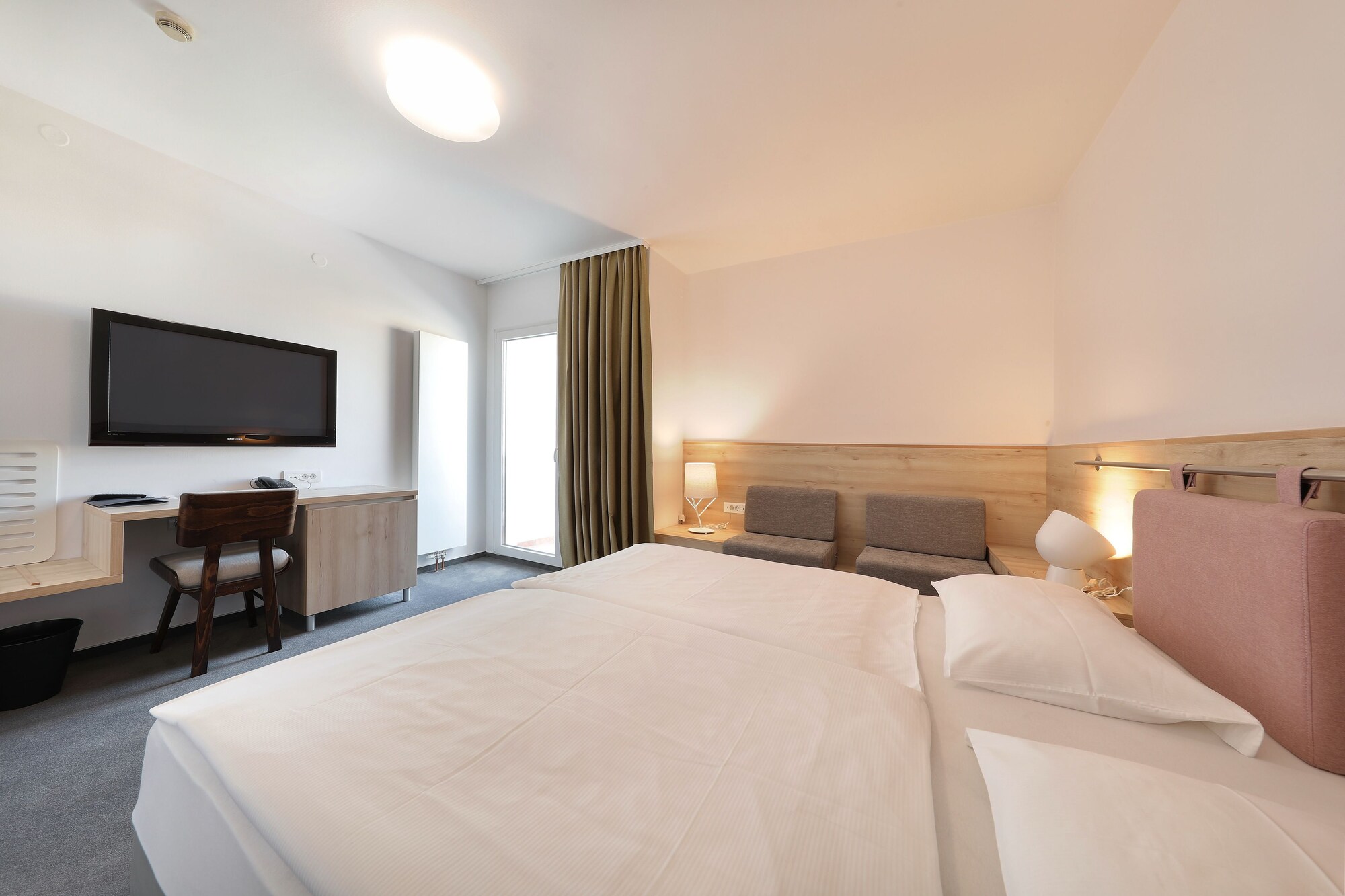 COMFORT, DOUBLE BED, PARTIAL SEA VIEW
