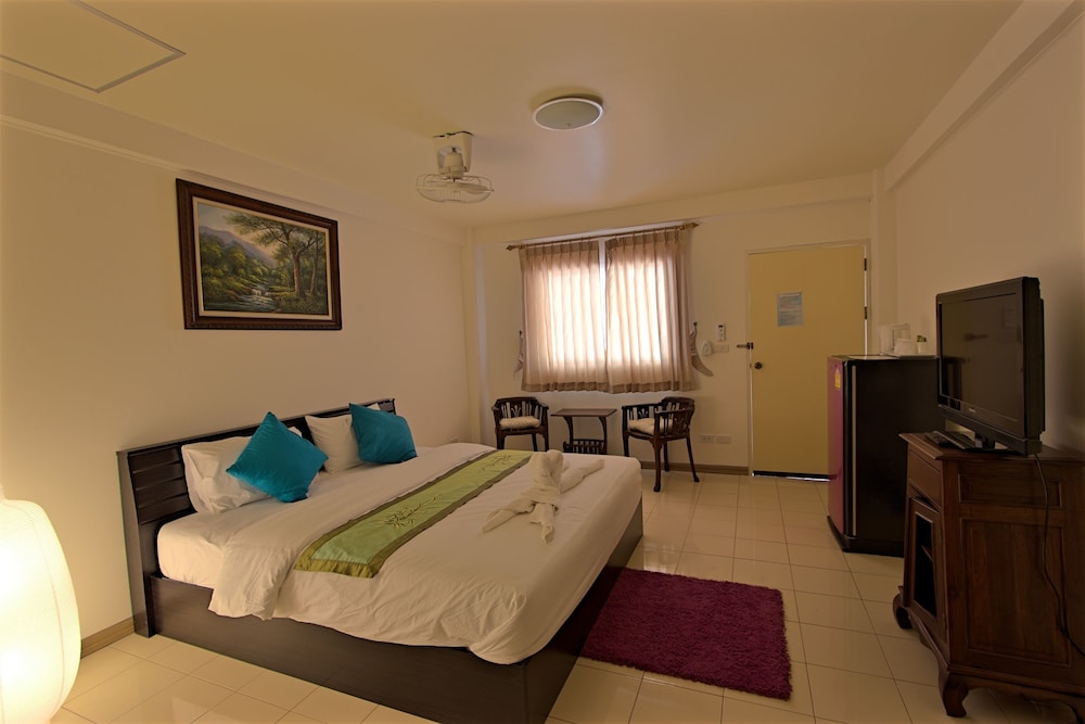 Charn Residence 15/31