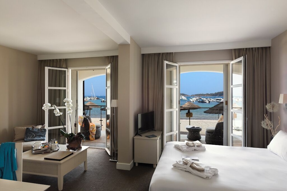 Junior Suite, Queen Bed, Beach Side