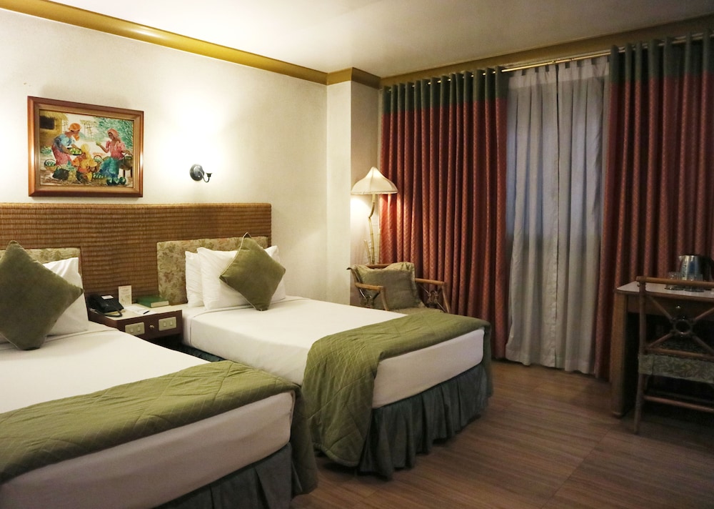 Golden Pine Hotel 18/41