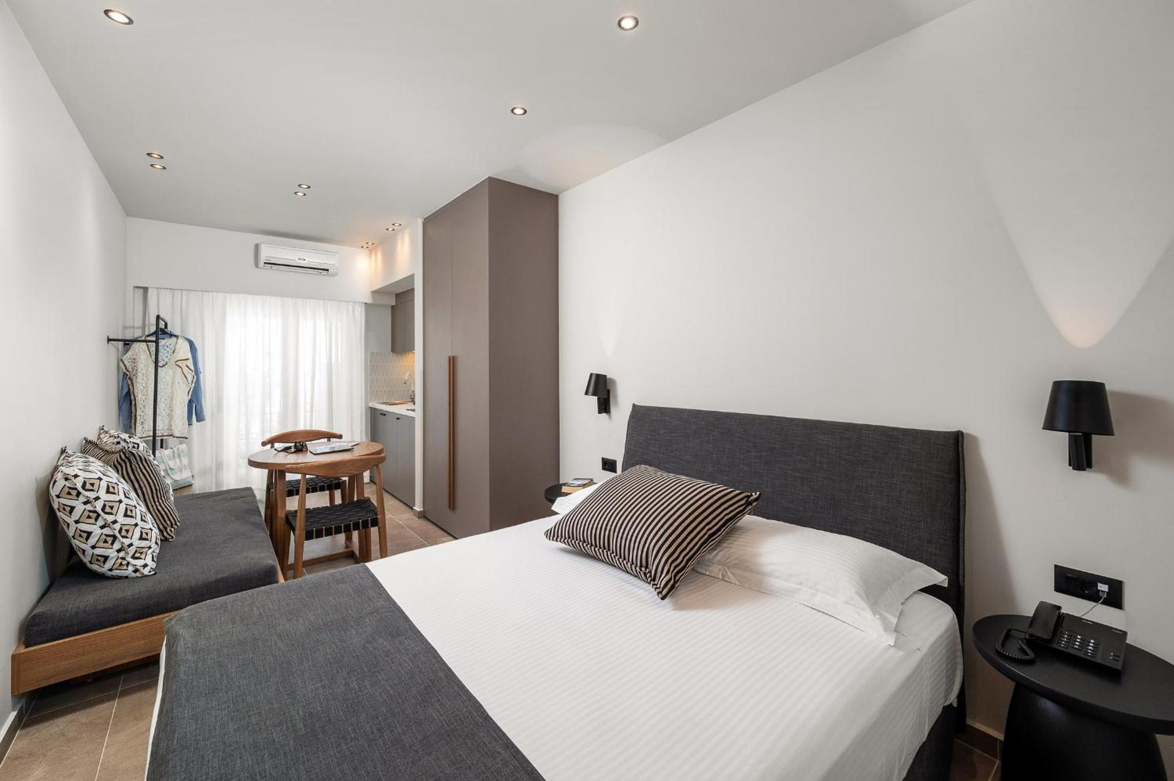 Glaros Hotel 30/63