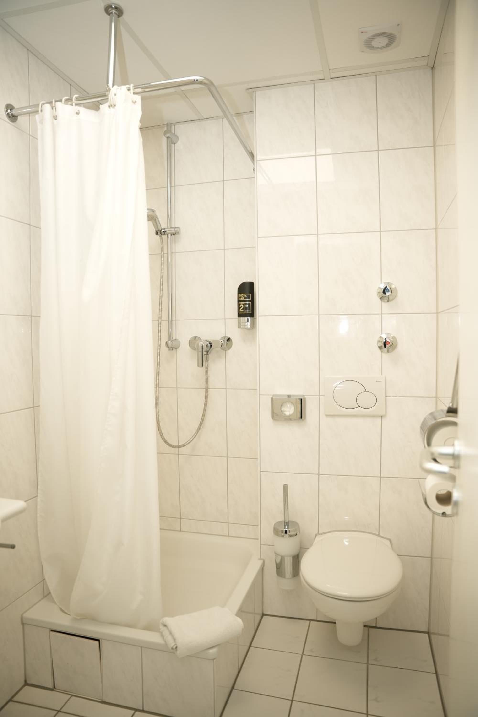 غرفة بسريرين منفصلين، Weber Hotel Mannheim 2/7