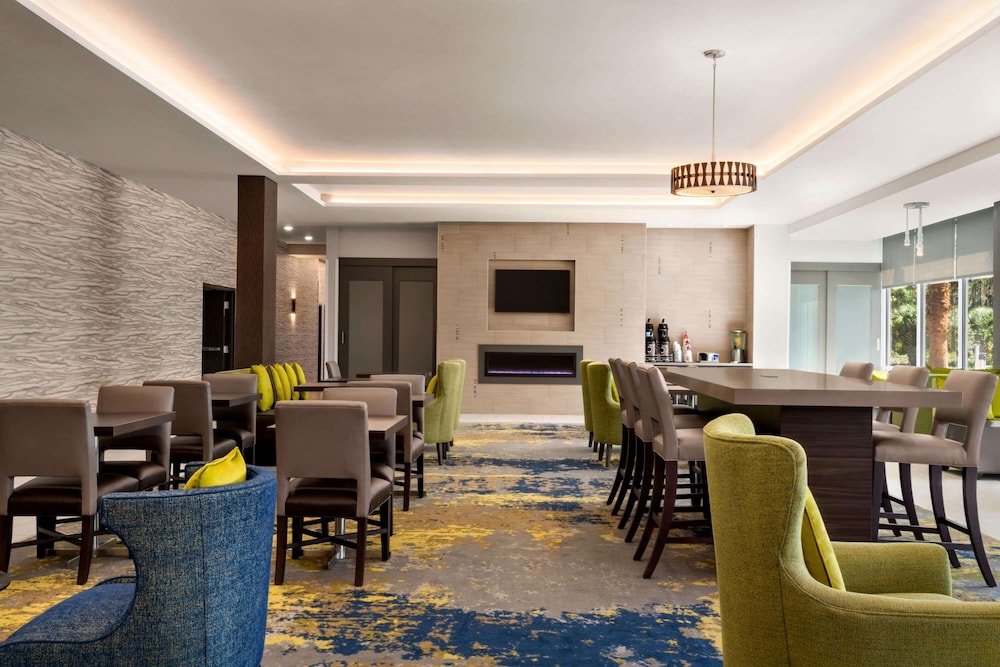La Quinta Inn And Suites By Wyndham Orlando Idrive Theme Parks 33/50