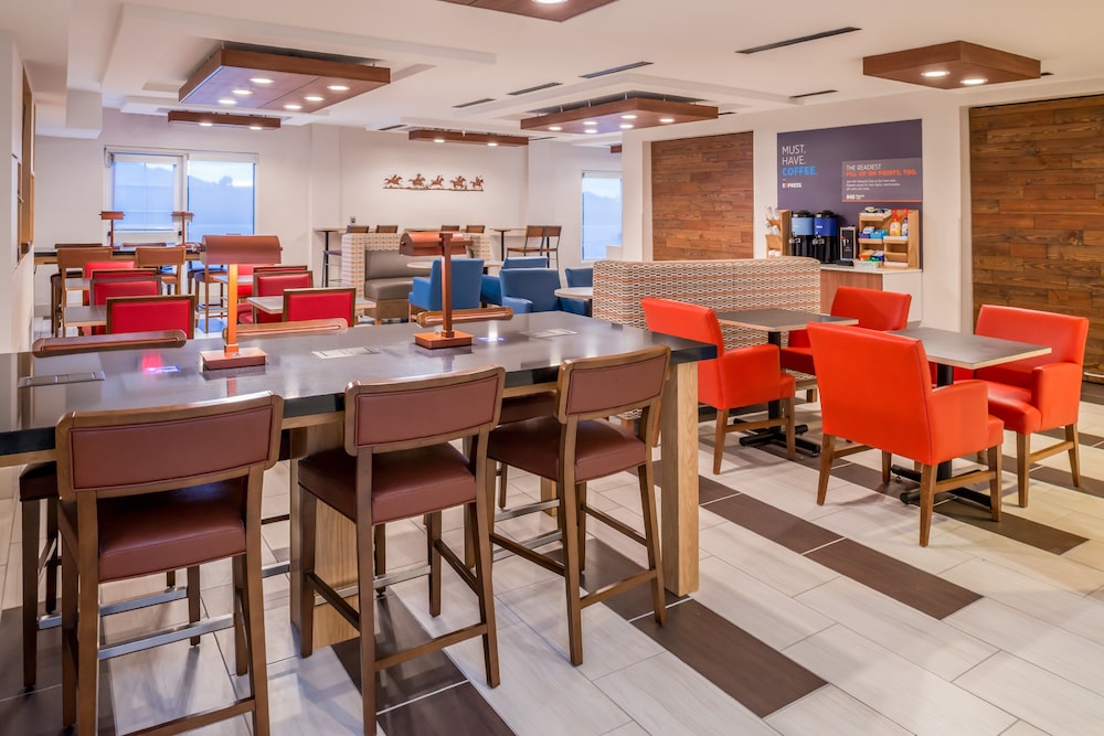 Holiday Inn Express Sierra Vista 56/76
